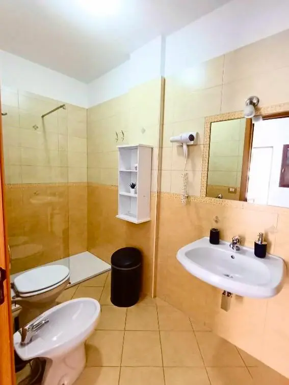 Bagno privato moderno, box doccia in vetro e massima pulizia - B&B Mareincantato, Santa Maria di Leuca